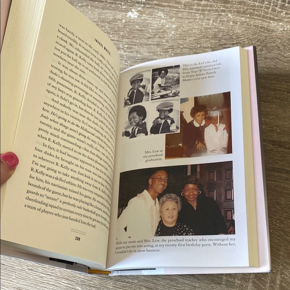 Growing Up Urkel: A Memoir by - Hardcover Book - Picture 3 of 4